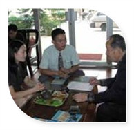 日本客户来访在公司洽谈业务