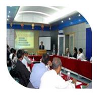金凤鹤博士在2006（桂林）国际生态环境材料学术交流会上作学术演讲。